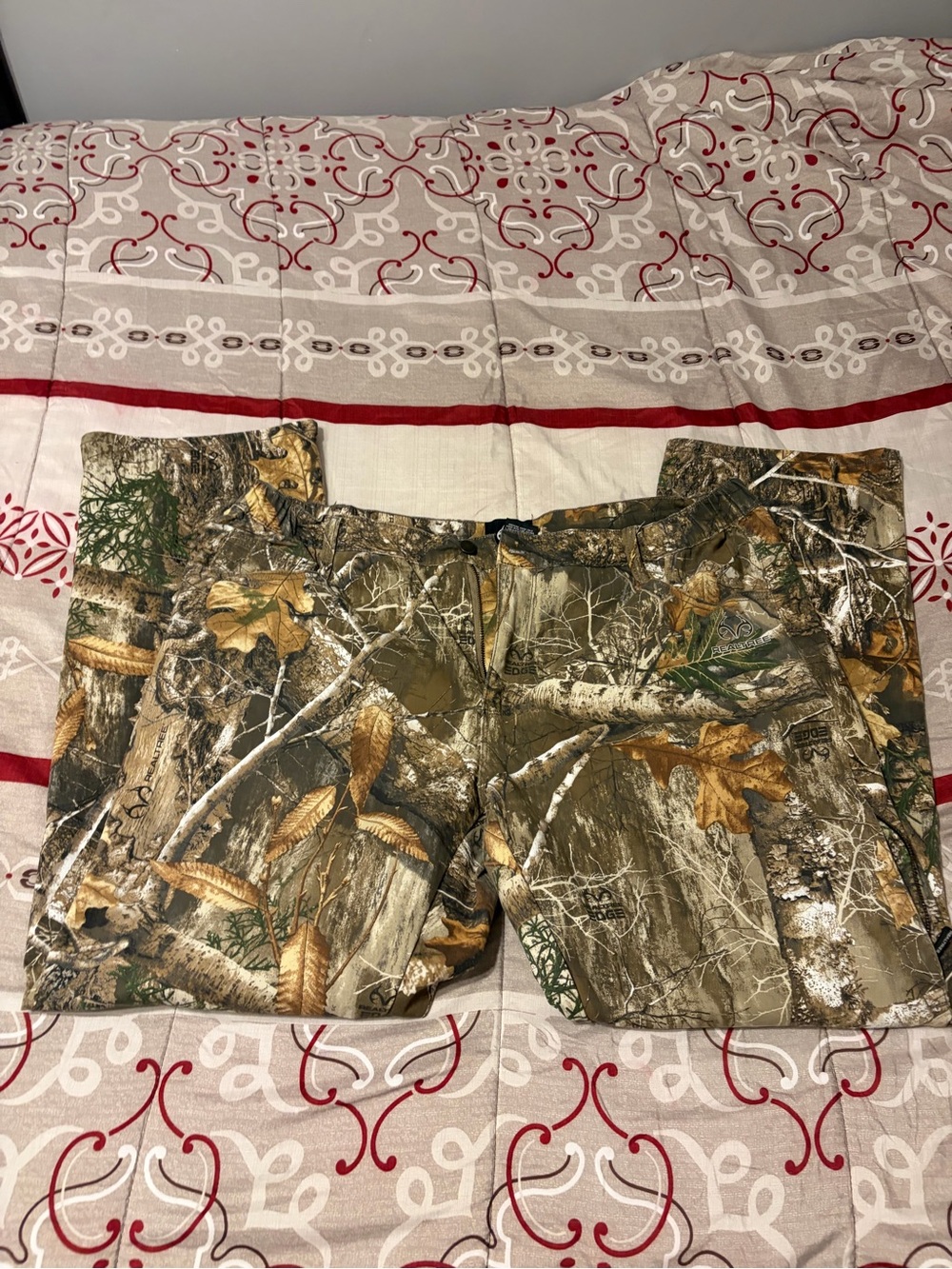 Mens Realtree camo pants size Large 36-38